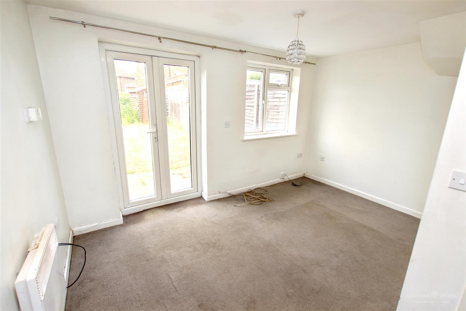 2 bed property in Gainsborough Road, Reading